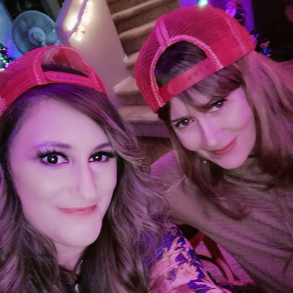 Meet your Poshers, Kim & Ginger